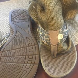🤎🖤Leopard print Sperry flip flops🖤🤎